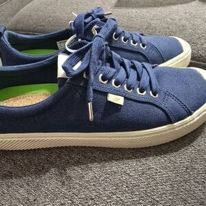 Cariuma Blue Canvas Sneakers